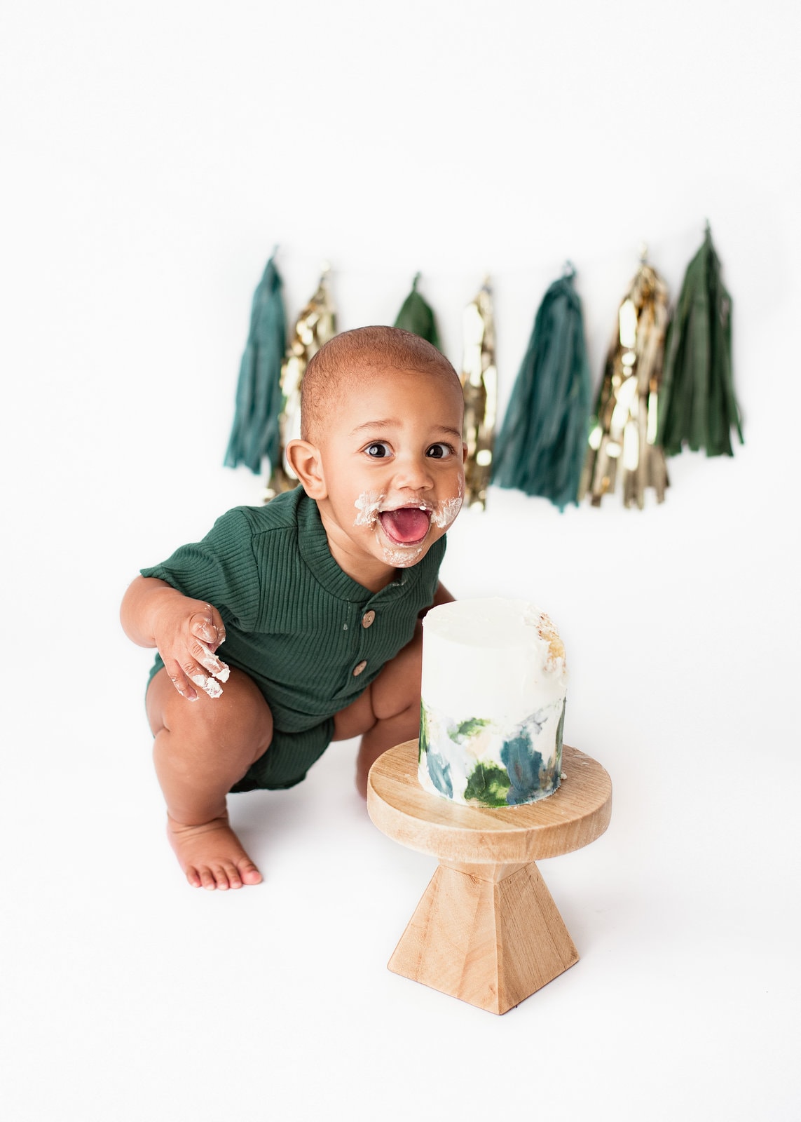 cake smash photography lincoln nebraska, boy in green for his cake smash session, first birthday photoshoot lincoln ne, simple cake smash photography near me