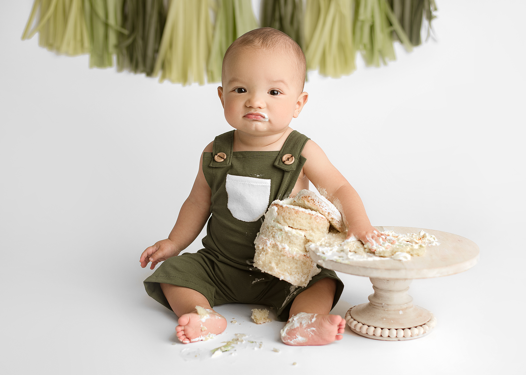 boy in green with birthday cake, first birthday cake, birthday photoshoot ideas, simple cake smash ideas