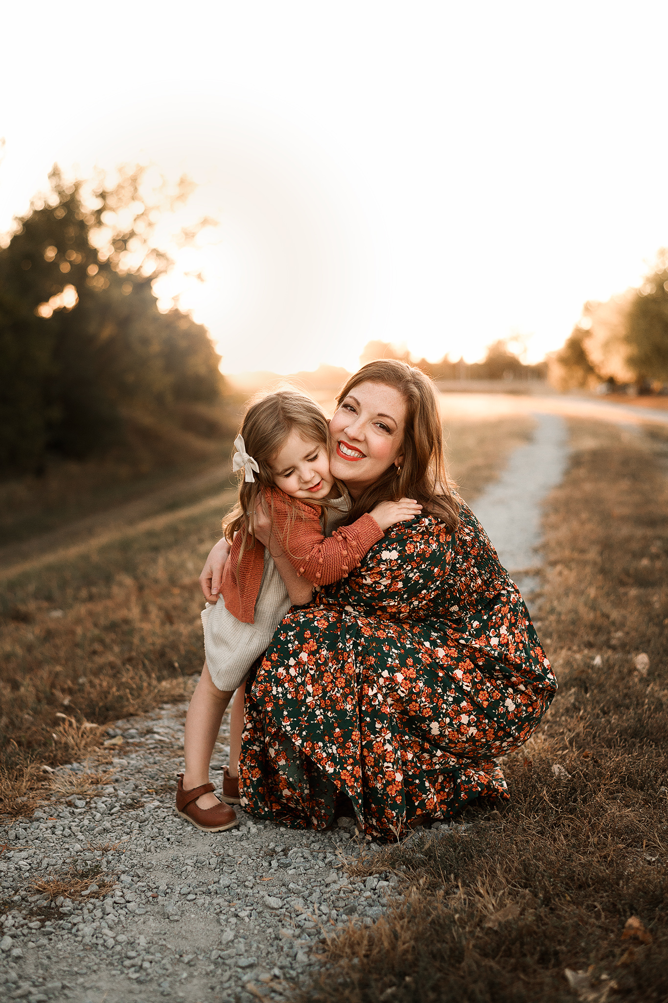 BFP_8396 mom and daughter giving hug during photo session, omaha nebraska travel photographer, family photographer lincoln ne