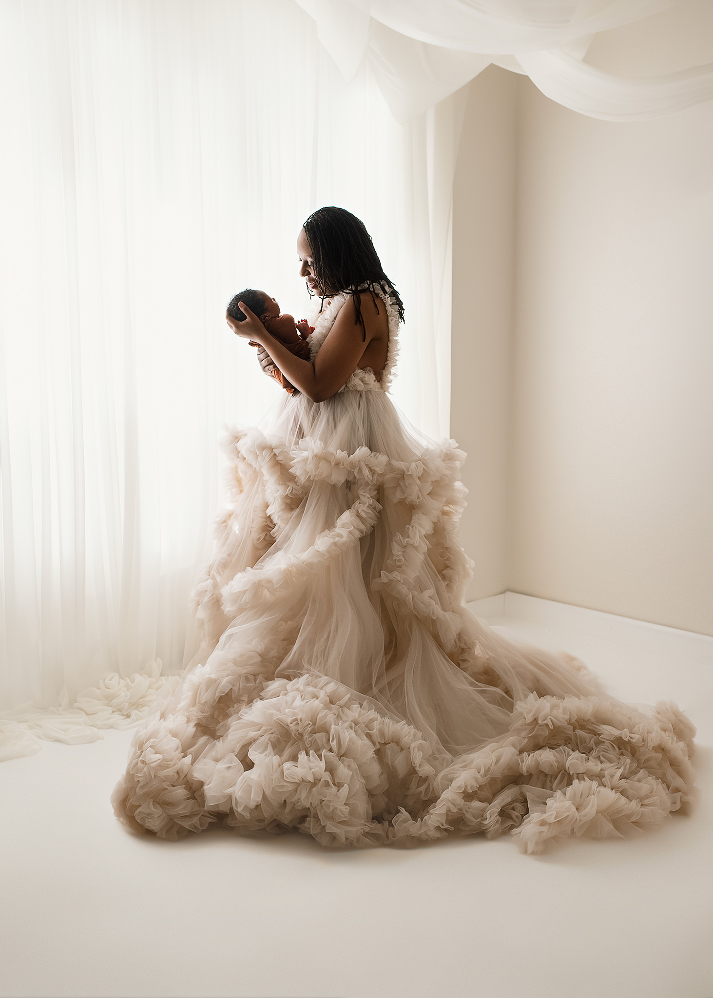 fine art newborn photography, nebraska newborn photo studio, lincoln ne newborn photographer, best photographer for newborns in nebraska, lifestyle newborn, omaha newborn photography