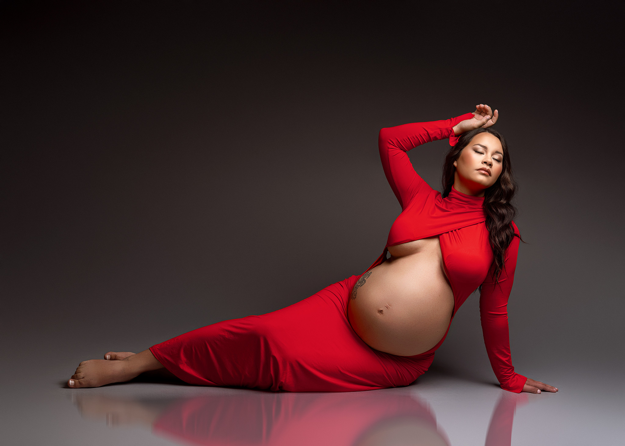 pregnant mom in red, red maternity, nebraska maternity photographer, best maternity photoshoot in the midwest, luxury maternity photos
