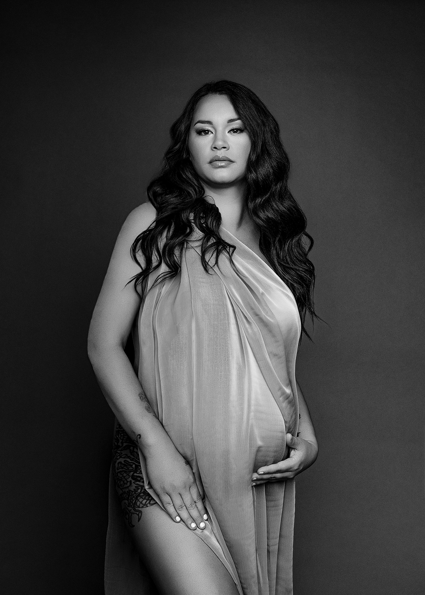 timeless black and white maternity, fabric as a dress maternity photos, kansas city maternity, minnesota maternity photographer